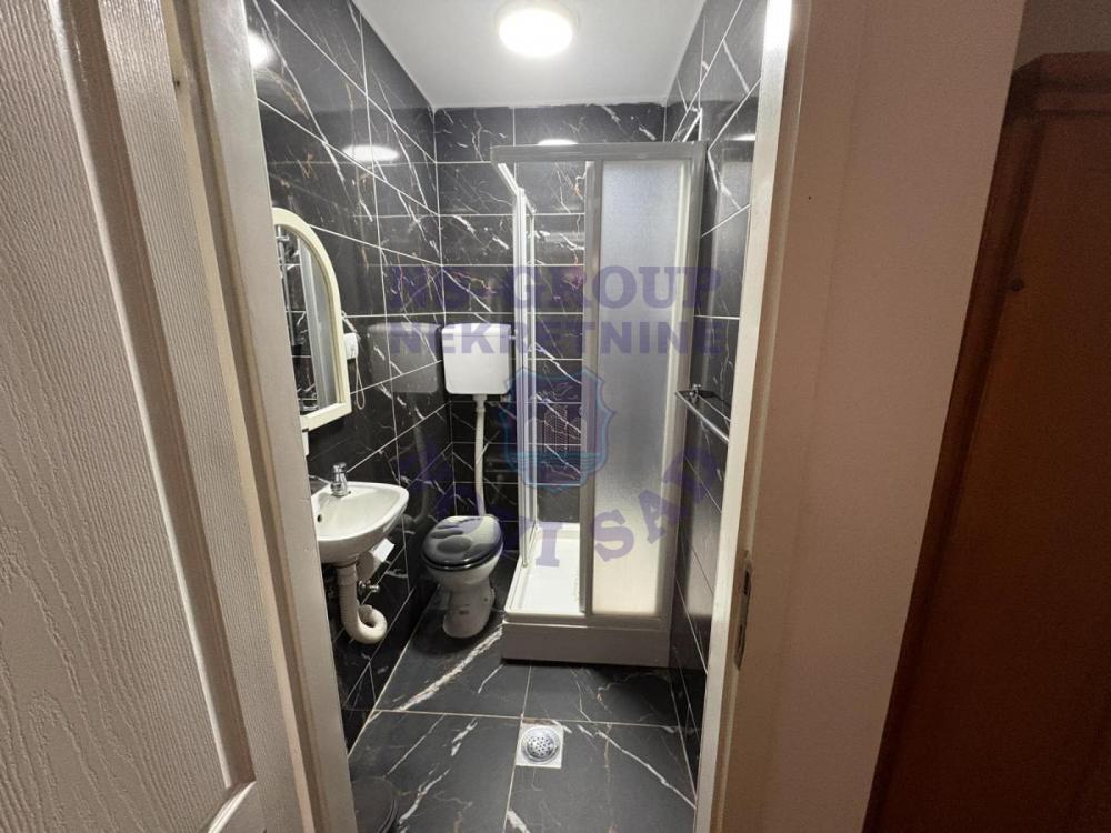 Slika 7 - Trosoban, 78m2, Bulevar oslobođenja Novi Sad, sa terasom, ima lift